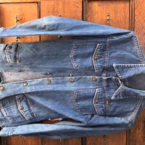 Women’s Denim Shirt Snap button size M